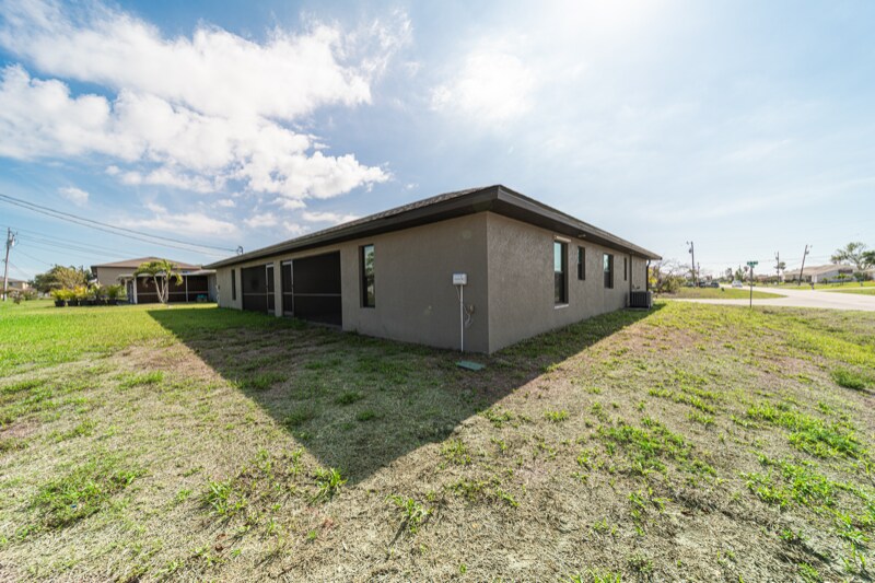 Building Photo - 4021 SW 8th Pl