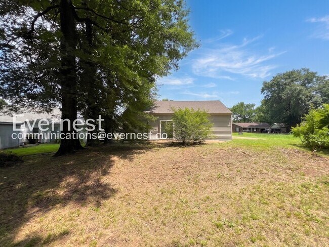 Building Photo - 3-Bed/2-Bath Home with Patio/Available Now!