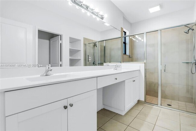 Building Photo - 2541 SE 1st St