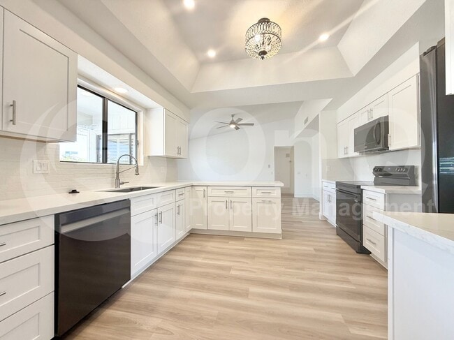 Building Photo - 12810 W Blue Bonnet Dr
