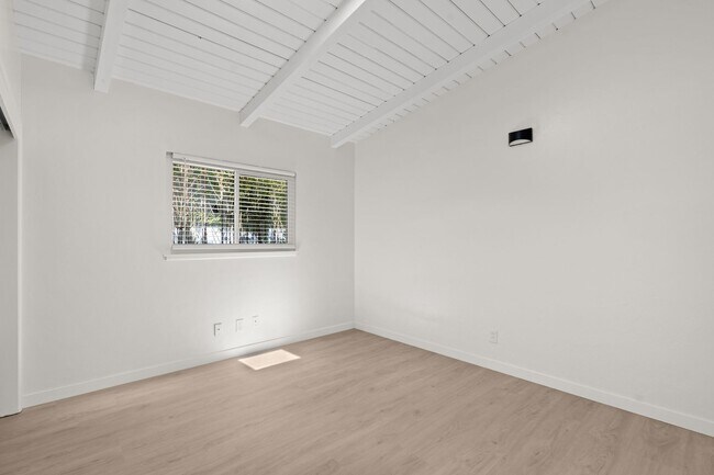 Building Photo - 289 Ramona Dr