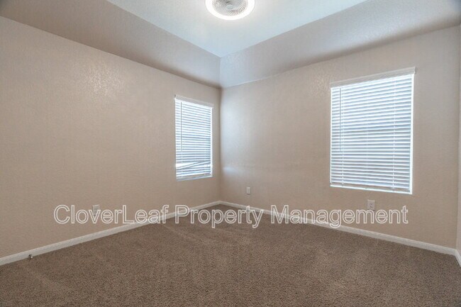 Building Photo - 422 Angel Trumpet Ct