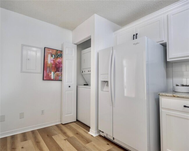 Building Photo - 1807 Garden Lake Dr
