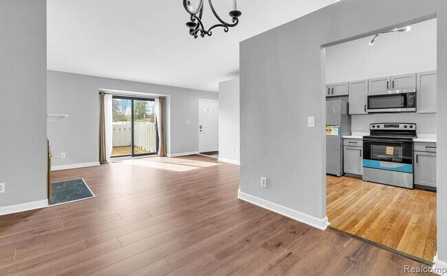 Building Photo - 1921 Vine Way Dr