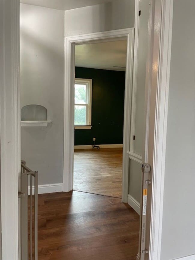 Building Photo - House For Lease