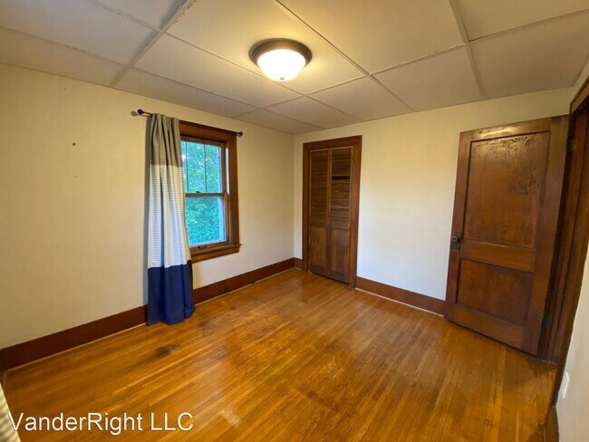 Building Photo - 3 br, 1.5 bath House - 2107 S Grange Ave