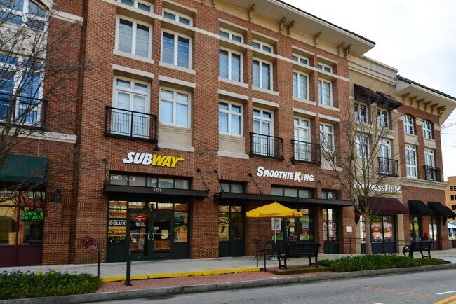 Building Photo - 1261 Caroline St NE