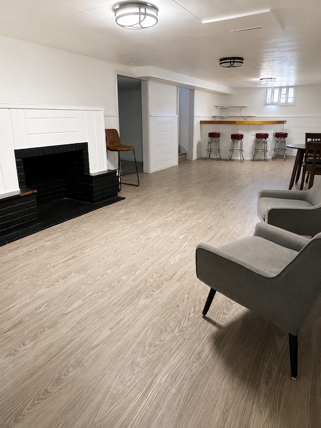 Building Photo - Fully Furnished 4 Bed, 2 Bath Home | West End Gem | All Utilities + WiFi Included