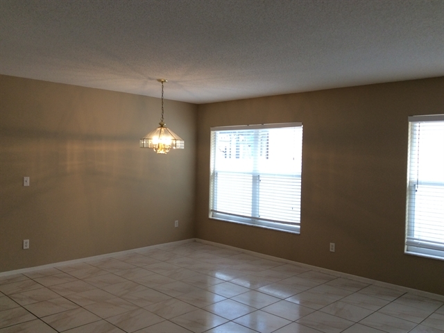 Building Photo - 3025 Holland Dr