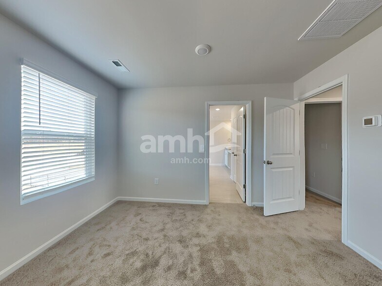 Building Photo - 3232 Emberly Dr