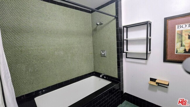 Building Photo - 849 S Broadway