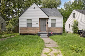 Building Photo - $1200 3 bedroom bungalow