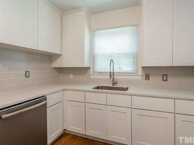 Building Photo - 2602 Wayland Dr