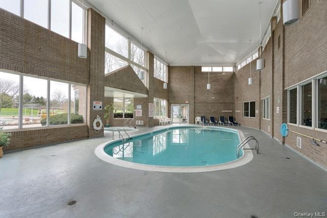 Building Photo - 745 Spring Lake Dr