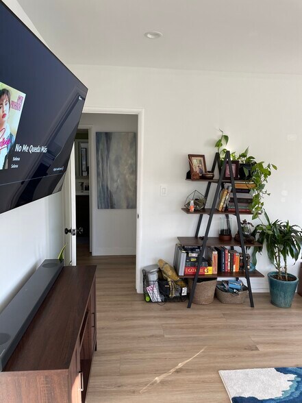 Building Photo - 9042 Carson St