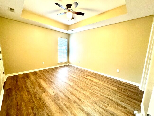 Building Photo - 2040 Willow Glenn Dr