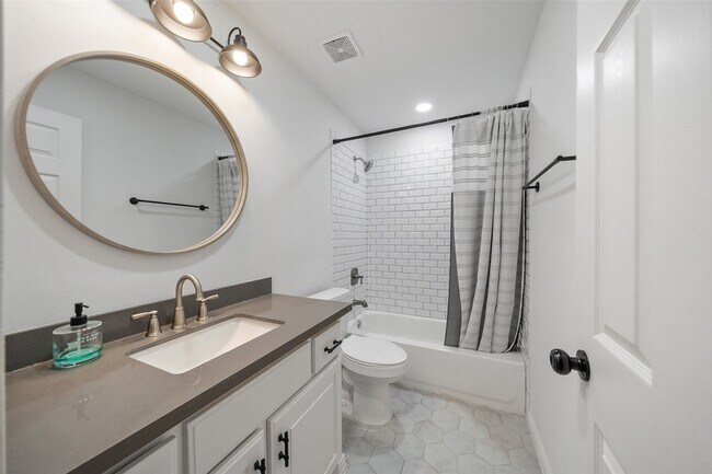 Building Photo - 4884 Holly Ln W