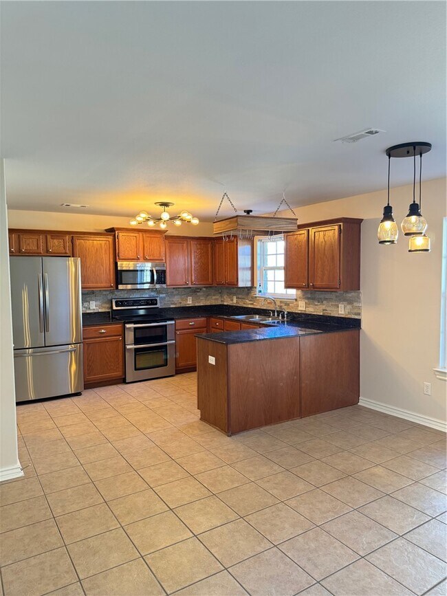 Building Photo - 1300 Yorkshire Dr