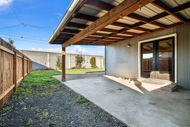 Building Photo - 2577 Elysium Ave