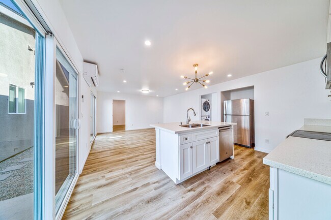 Building Photo - 1720 Petaluma Ave