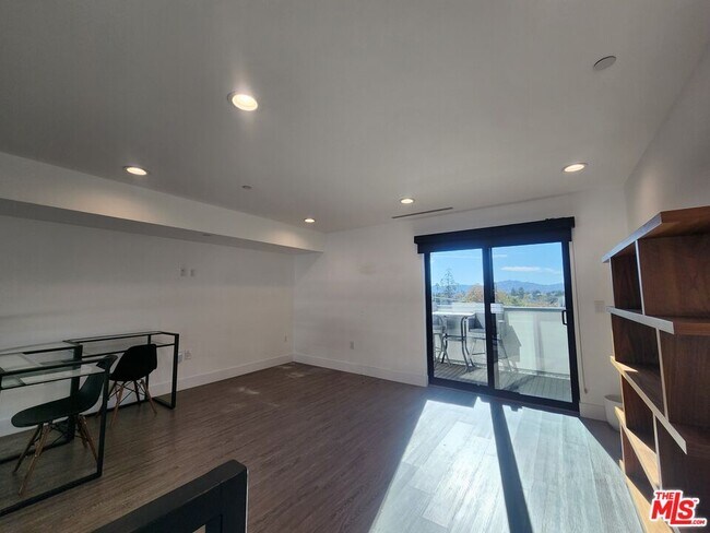 Building Photo - 11314 W Raitt Ln