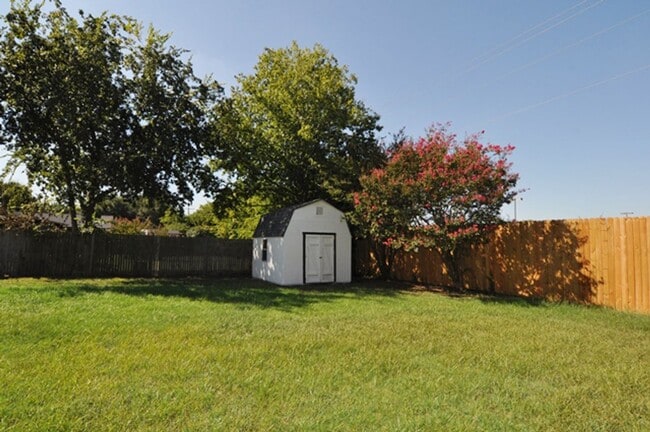 Building Photo - 132 Navajo Dr