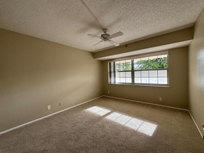 Building Photo - 3507 Oaks Way