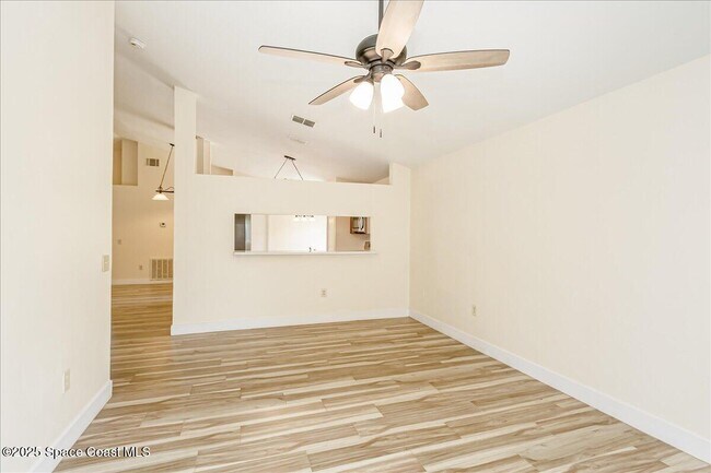 Building Photo - 6651 Fawn Ridge Dr