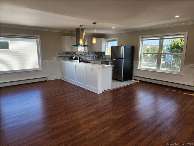 Building Photo - 126 Downing St