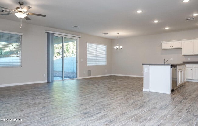 Building Photo - 16013 N 65th Ave