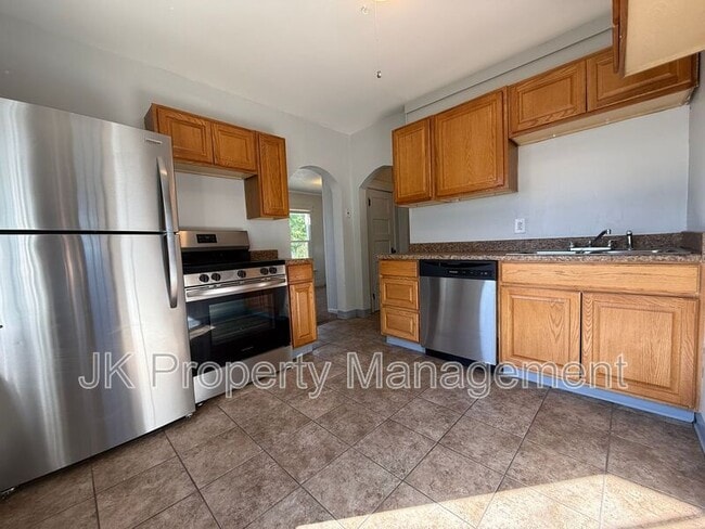 Building Photo - 511 33rd St N