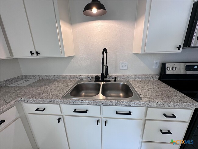 Building Photo - 1202 Urbantke Ct