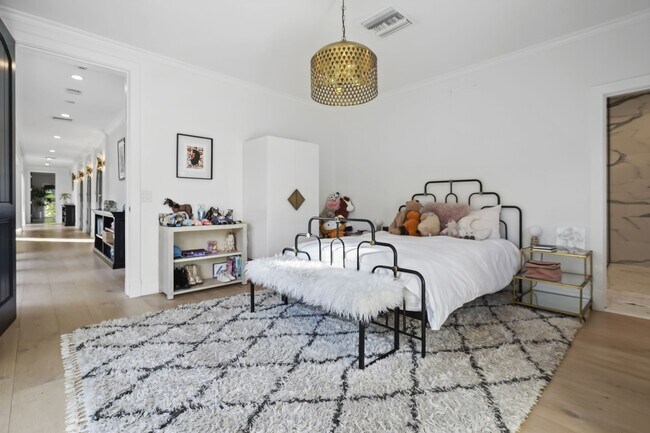 Building Photo - 23255 Mariposa De Oro St