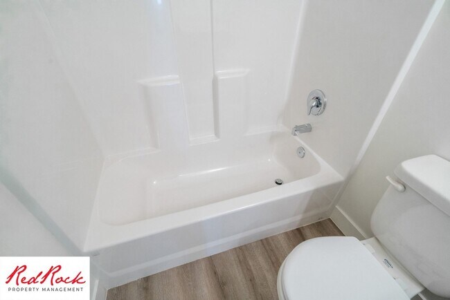 Building Photo - Adorable Stand Alone 4 Bedroom Corner Unit with Fully Fenced Backyard. Small Dogs Welcome.