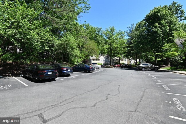 Building Photo - 2220 Springwood Dr