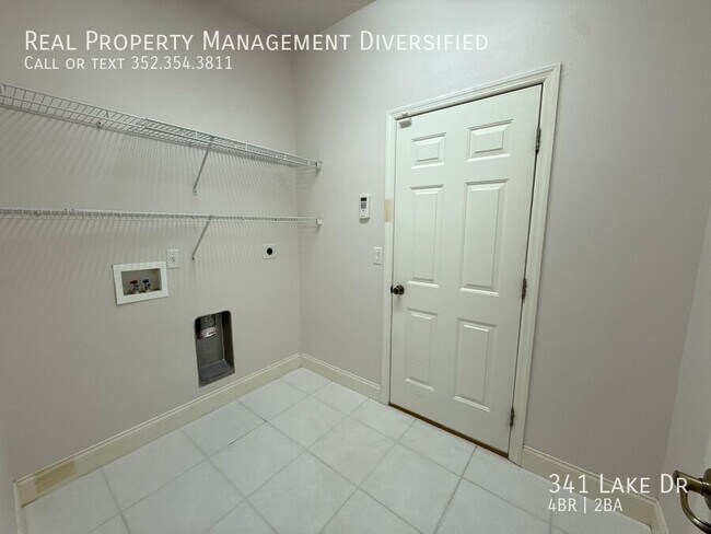Building Photo - 341 Lake Dr