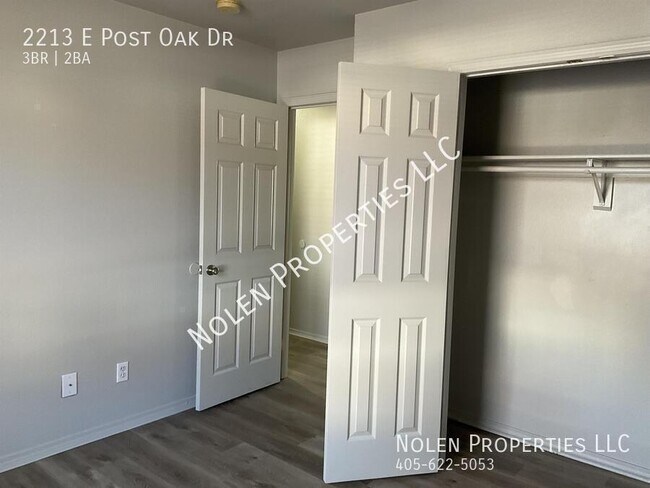 Building Photo - 2213 Post Oak Dr