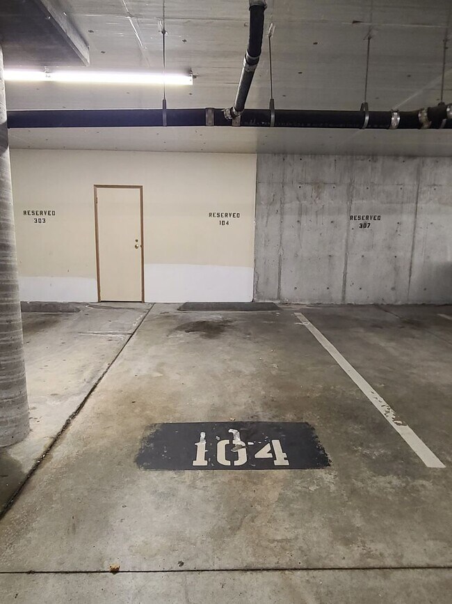 Building Photo - 2Bd/2Ba Spacious Bellevue Condo - W/S/G & ...