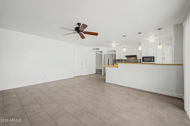 Building Photo - 106 E Geneva Dr