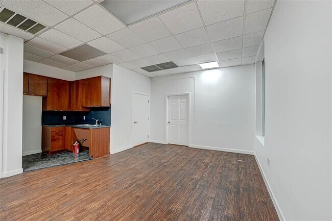 Building Photo - 9788 Clarewood Dr