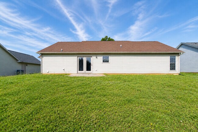 Building Photo - 317 Headrickview Dr
