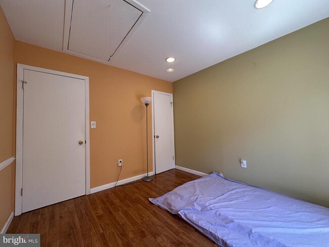 Building Photo - 211 Nathan Dr