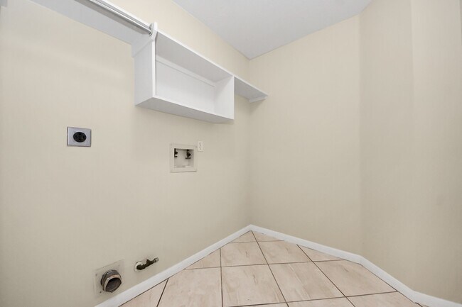 Building Photo - 10214 White Oak Trail Ln
