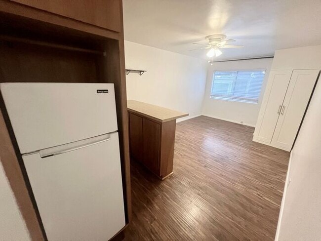 Building Photo - 1 MONTH RENT FREE!!! Studio Blocks from th...