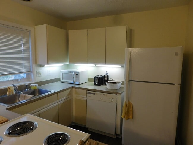 Building Photo - 1201 Harbourside Dr