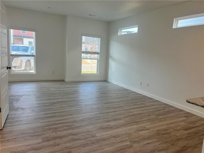 Building Photo - 1031 Boardwalk Ave