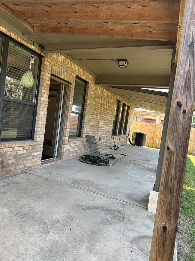 Building Photo - 14209 Naruna Way
