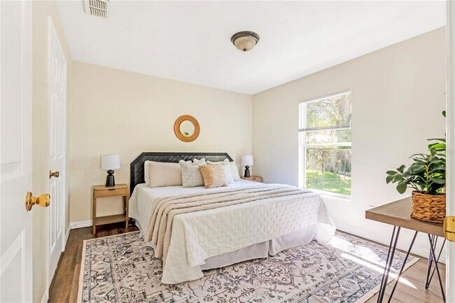 Building Photo - 816 Grove Ave