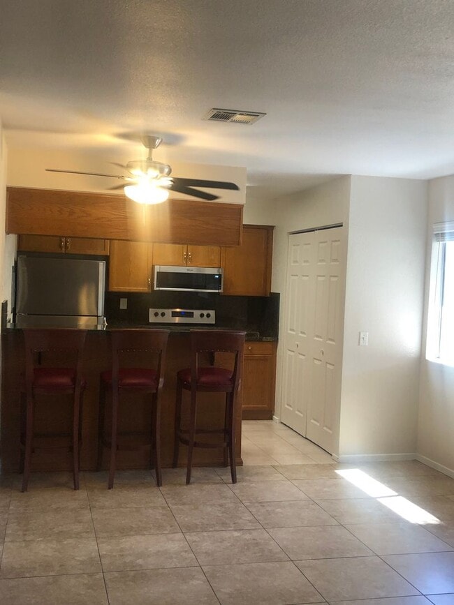 Building Photo - Beautiful 2 Bedroom UPGRADED condo for rent!