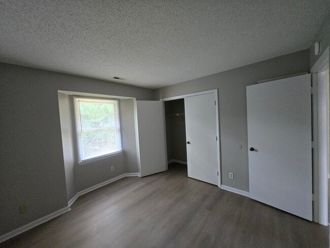 Building Photo - Meadow Rose Lane